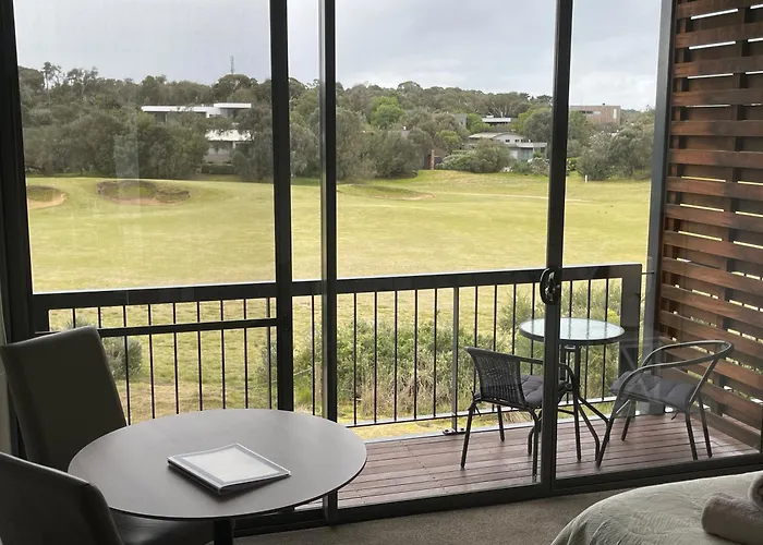 Coastal Cove Suite - With Heated Pool Near Hot Springs & Golf